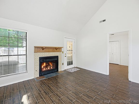 5th image of 5908 S Quincy Ave