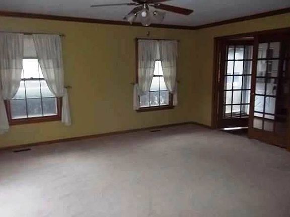 5th image of 361 West Trl