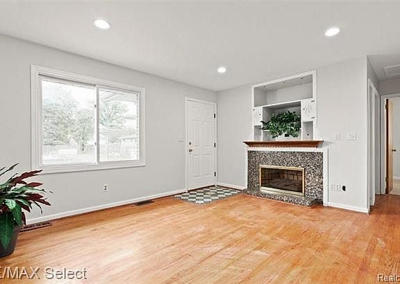 4th image of 409 Bristol St S #1-2