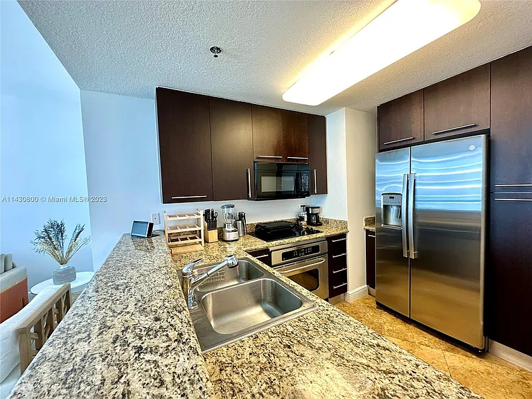 6515 Collins Ave #810 — Photo 2