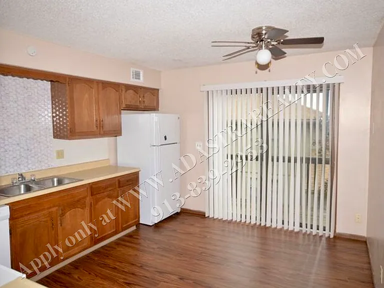 404 Sky Vue Dr, Raymore, MO 64083 — Photo 4