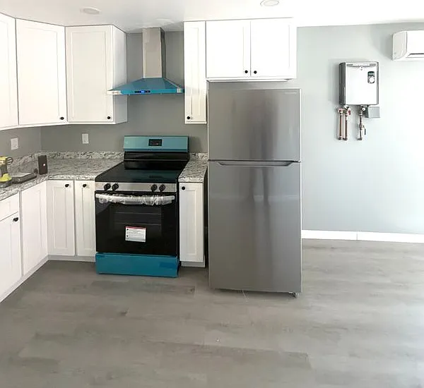 1 bed, 1.0 bath, 500 sqft, $2,100 — Photo 2