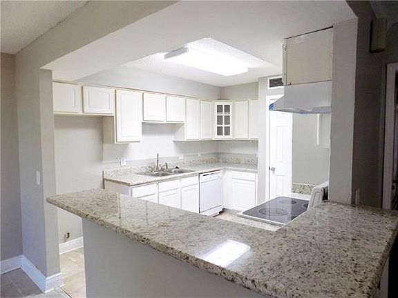 3rd image of 7 Heritage Ln #26