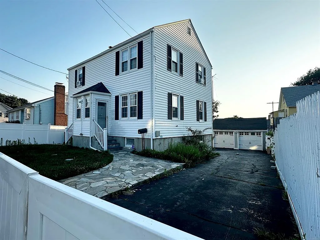 2 bed, 900 sqft, $2,400 — Photo 3