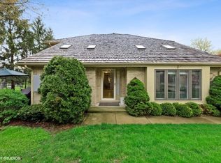 8612 Thistlewood Ct, Darien, IL 60561