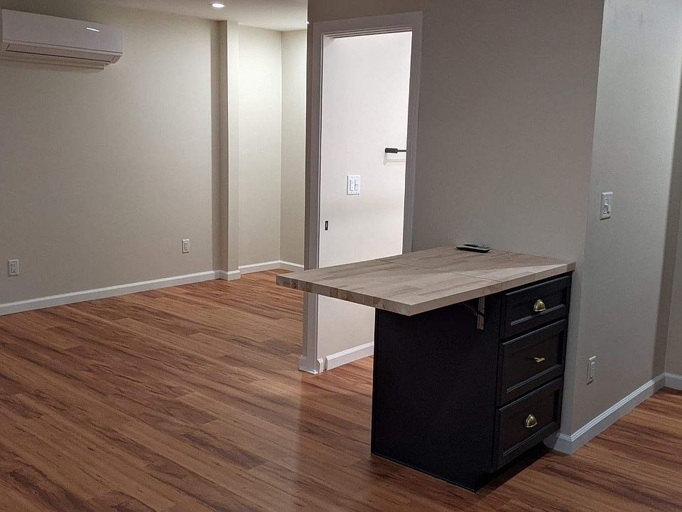 1st image of 2523 Myrtle Ave