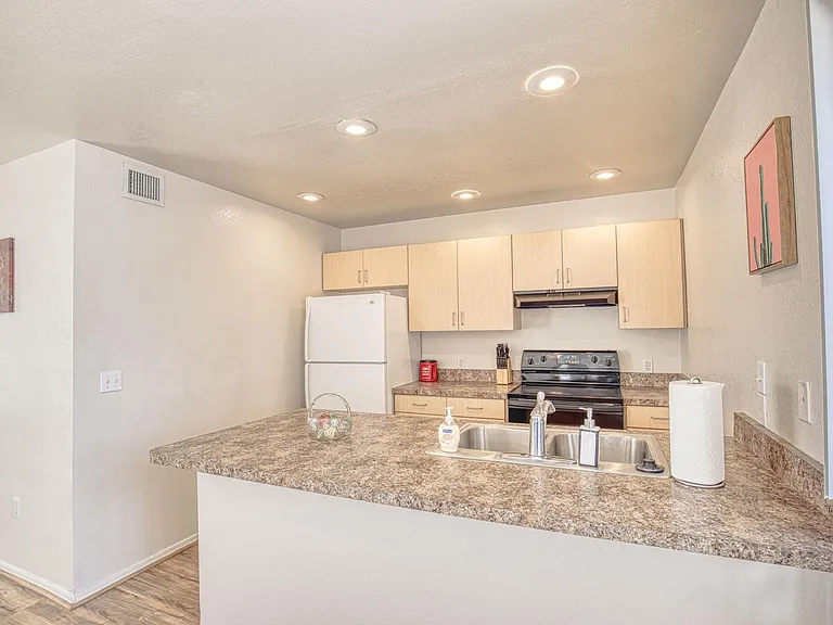 1833 E Water St #2 — Photo 11