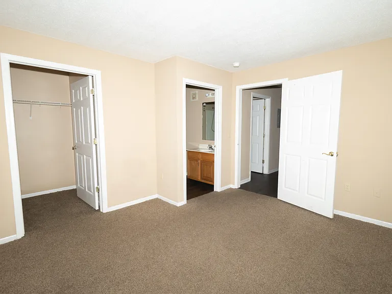 Avery Place Apartments — Photo 4