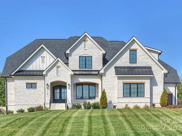 9110 Sunday Silence Dr, Waxhaw, NC 28173