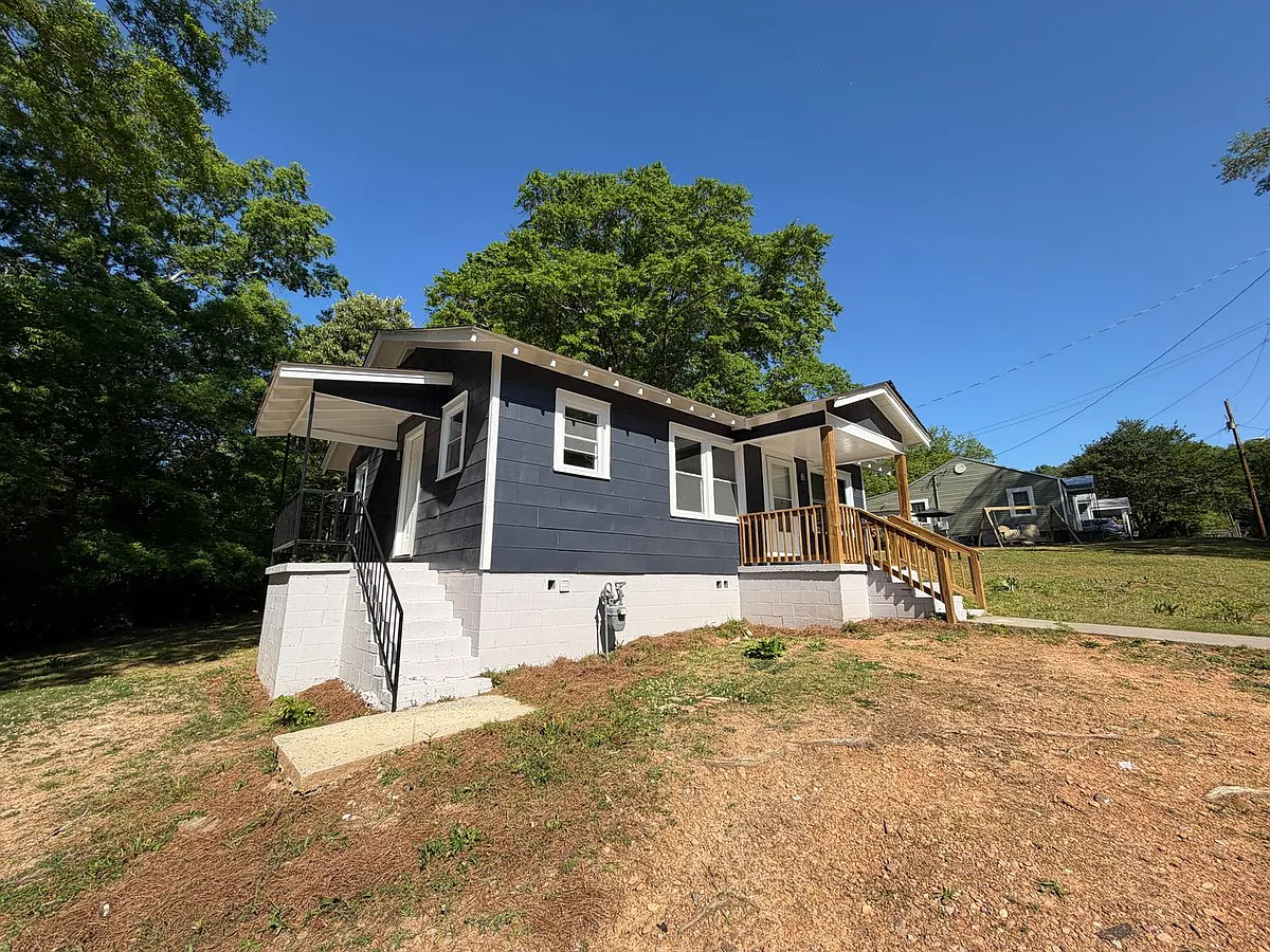 Building Photo - 40 Clervue Cir NE