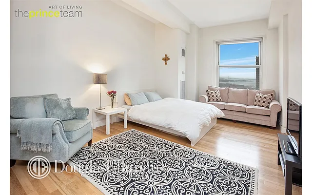 Rented by Douglas Elliman | media 17