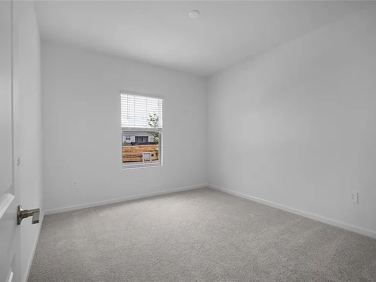 5529 Nina Way — Photo 10