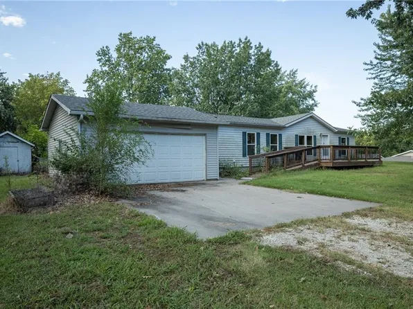 515 W 9th St, Eudora, KS 66025