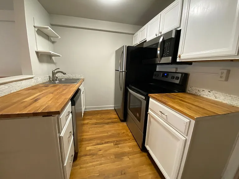 Welcome to 400 East Clayton Street! — Photo 45