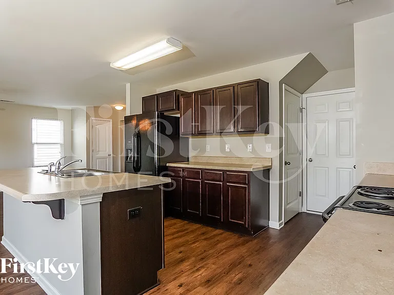 4778 Woodford Cir — Photo 8