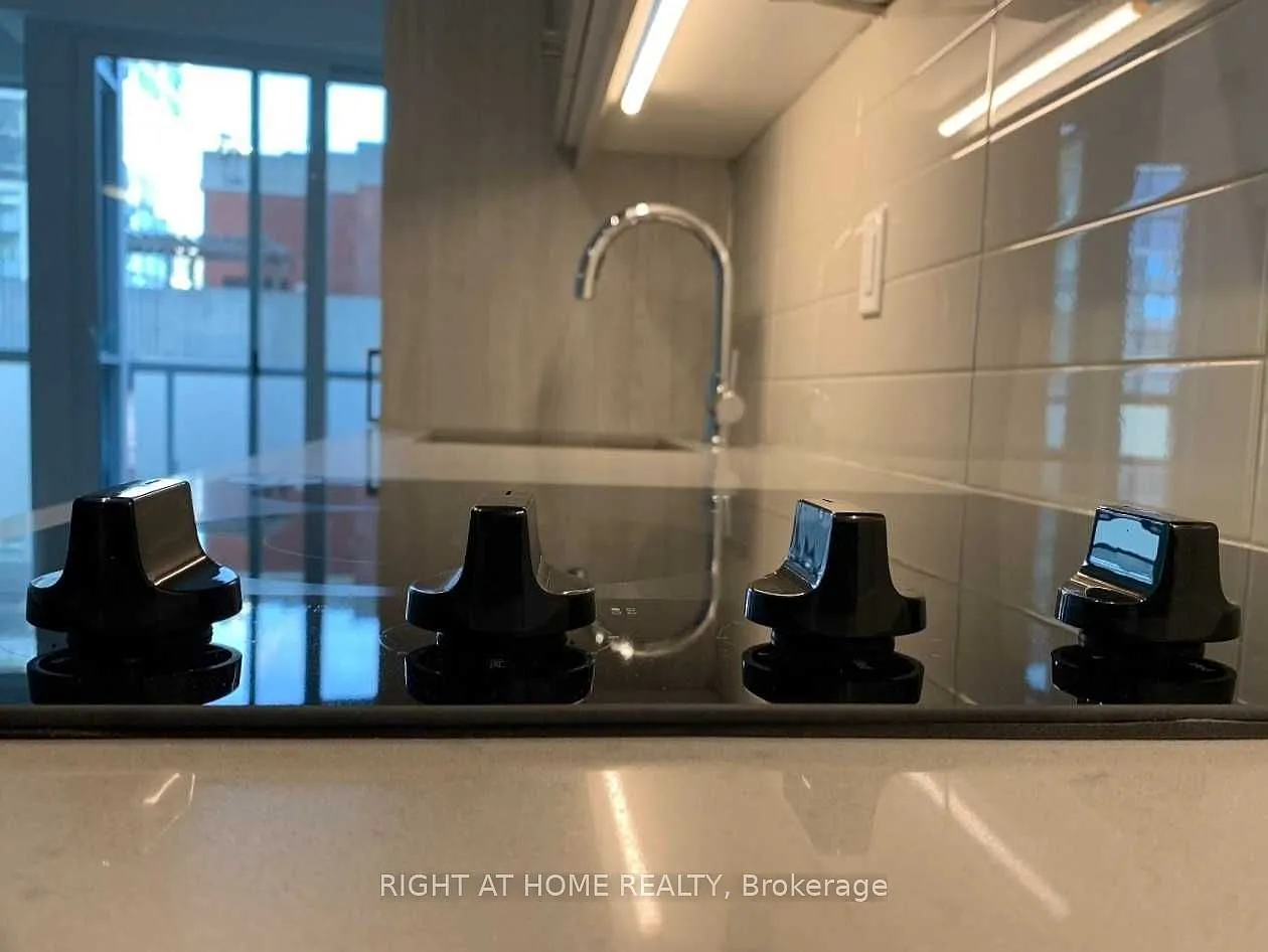 Max Condos — Photo 4