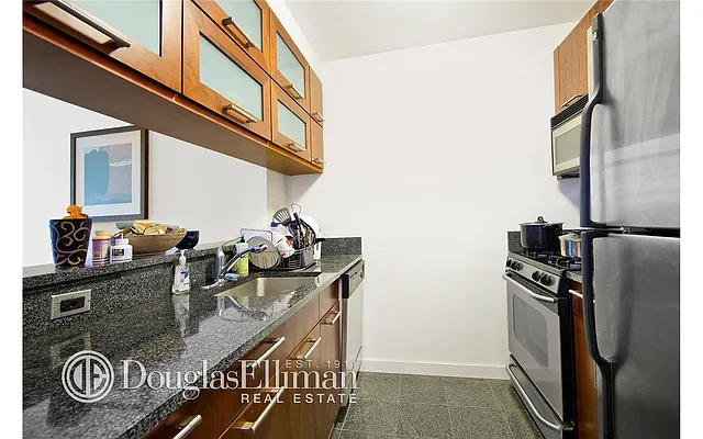 Rented by Douglas Elliman | media 22