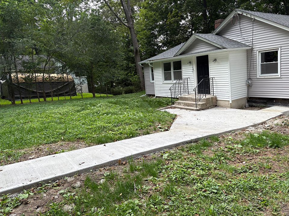 1st image of 6 Hillcrest Trl