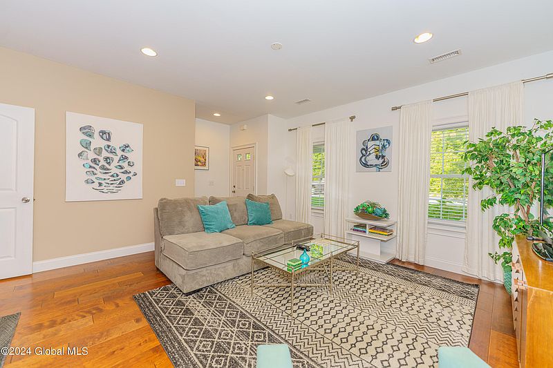 5th image of 316 Ballston Avenue APT F