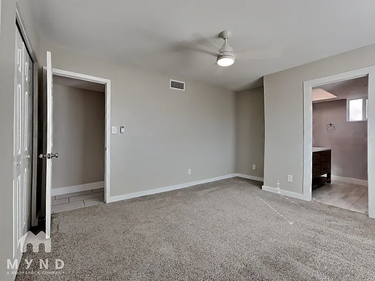 227 W Kerry Ln — Photo 9