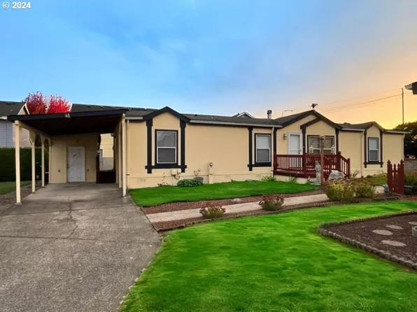 1000 S McKern Ct #41, Newberg, OR 97132