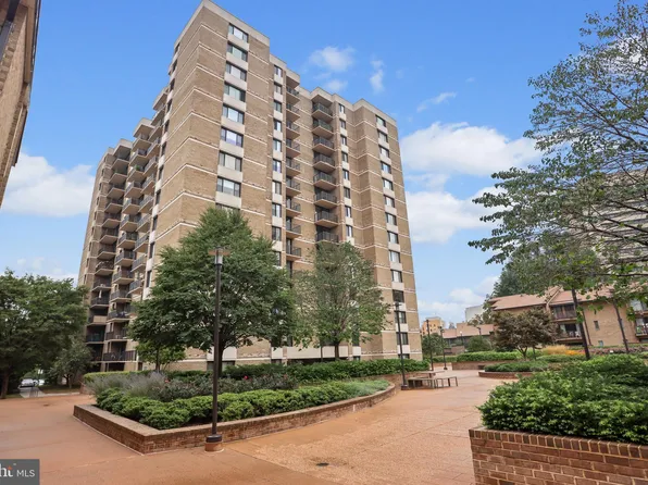 118 Monroe St APT 209, Rockville, MD 20850