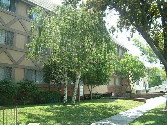 3rd image of 600 W Stocker St APT 318