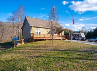 576 Bearmeat Rd, Hiawassee, GA 30546