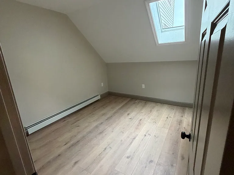 39 Knox St #6 — Photo 5