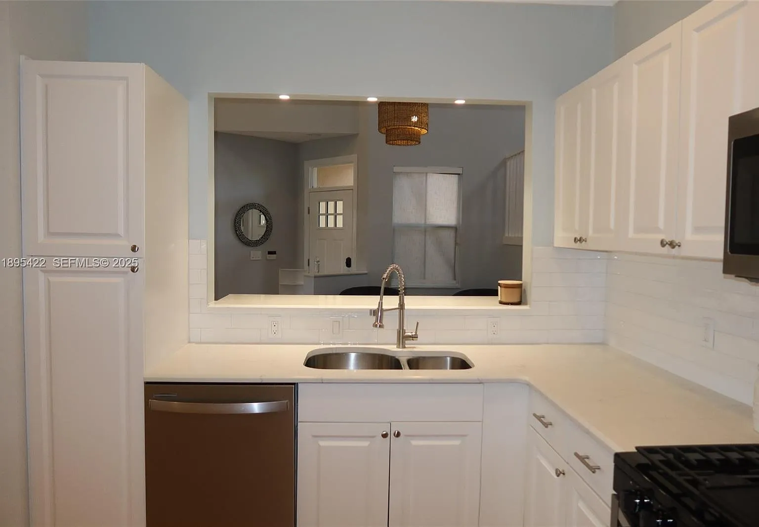 3 bed, 1842 sqft, $10,500 — Photo 3