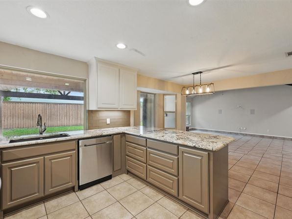 2800 Bluebonnet Ln, Bedford, TX 76021