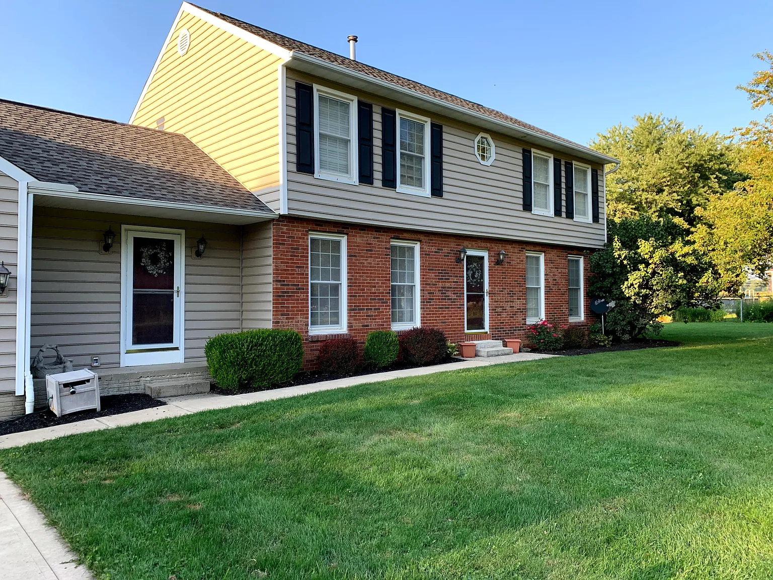 4 bed, 2.5 bath, 2102 sqft, $4,000 — Photo 3