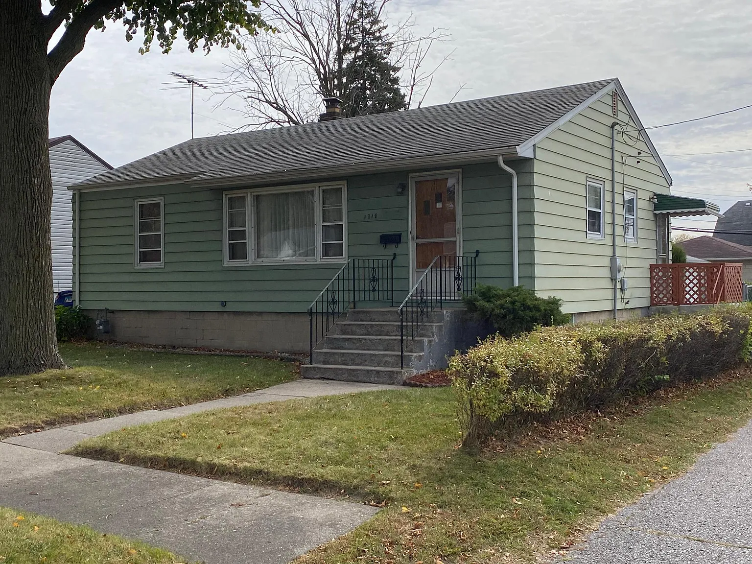 3 bed, 925 sqft, $1,675 — Photo 1