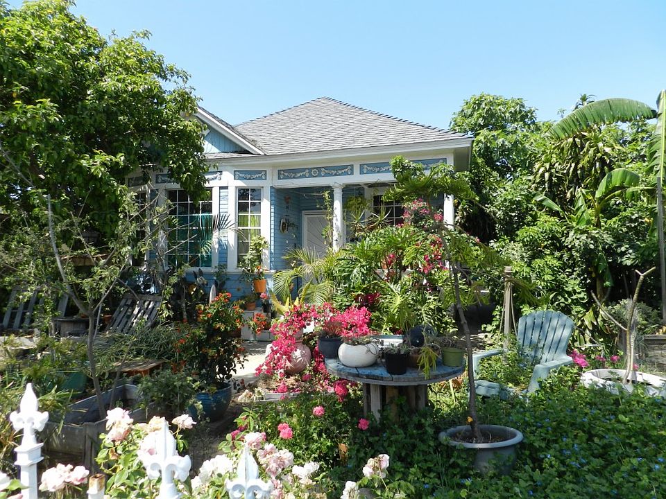 1st image of 325 N Palos Verdes St