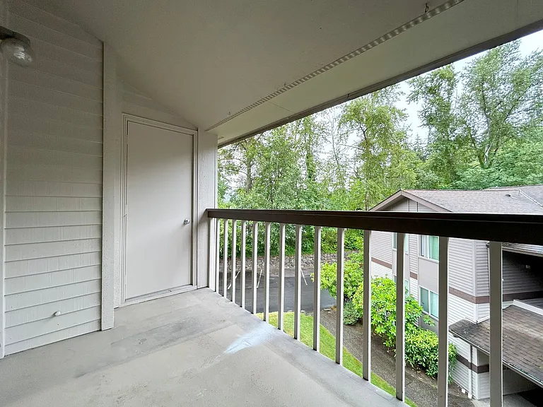 Bellefield Manor — Photo 31