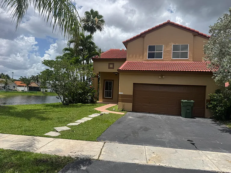 19199 NW 19th St — Photo 16