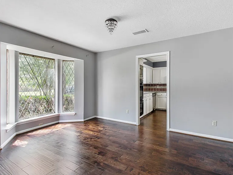 22418 Prince George St — Photo 12