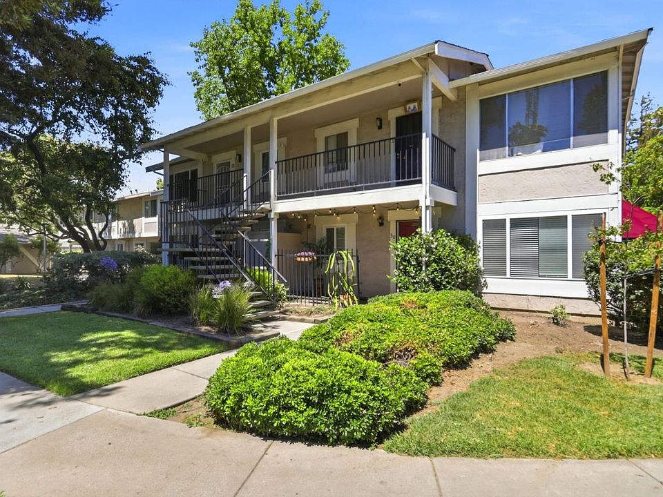 1st image of 30 Muirfield Ct