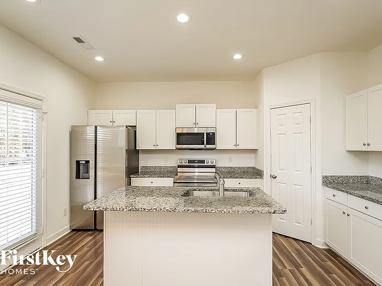 1816 Yarbrough Dr — Photo 5