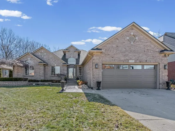 20470 Gloria Dr, Macomb, MI 48044