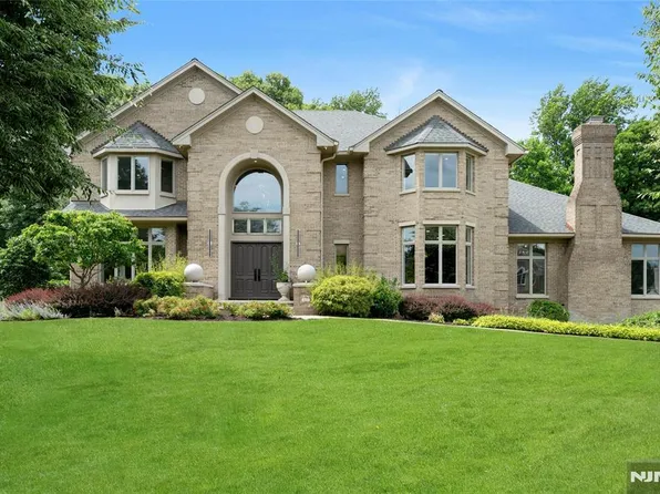 527 Lydia Ln, Wyckoff, NJ 07481