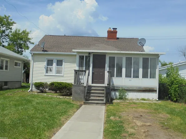 2027 Katherine St, Port Huron, MI 48060