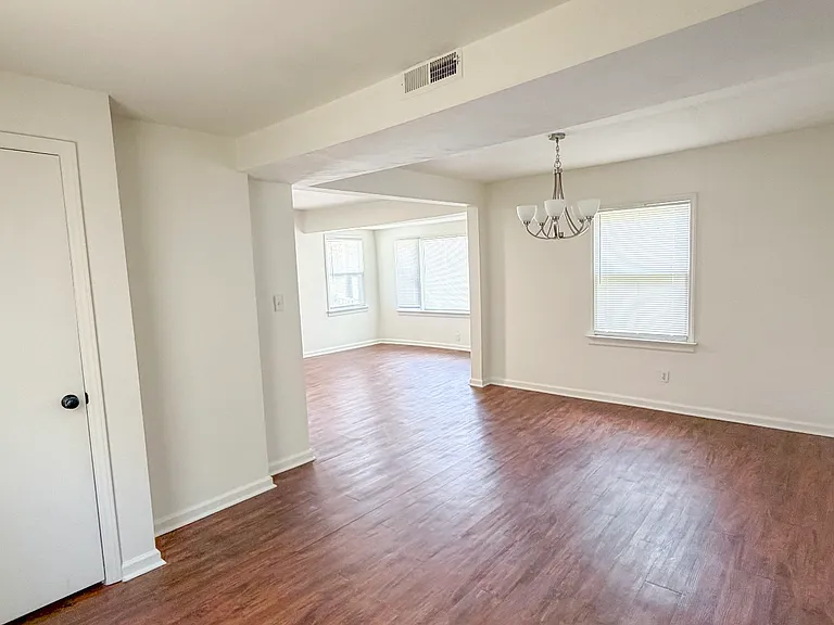 607 Moorman Ave NW — Photo 3