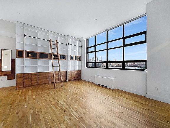 4th image of 360 Furman St APT 818