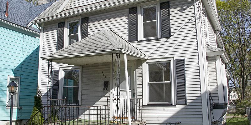 1st image of 462 W 2nd St