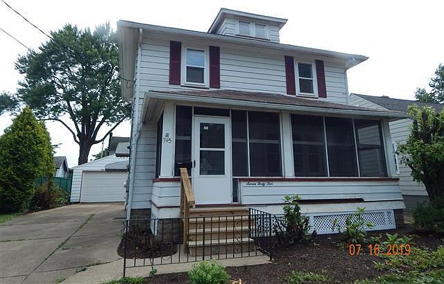1st image of 745 Vogel Ave NE