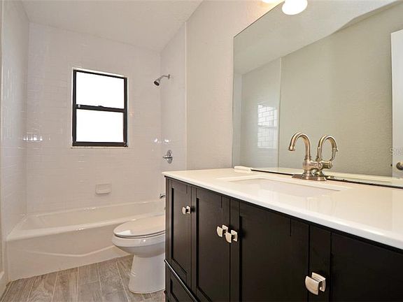 5th image of 1019 Cox Ct