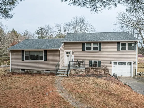 792 Staples St, Taunton, MA 02780