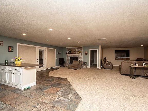 4th image of 1302 Forest Hills Dr