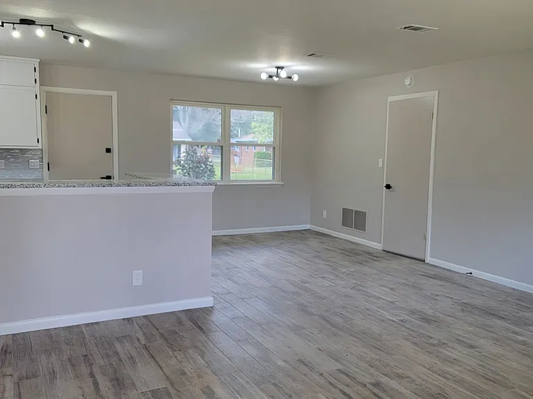 5067 Lincolnshire Rd — Photo 8
